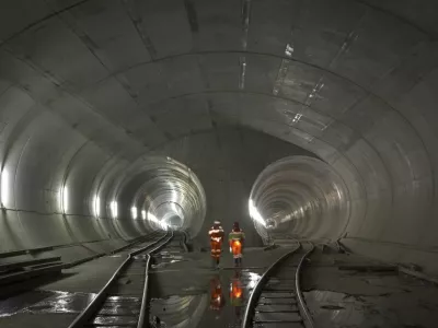 Gotthardbasistunnel, Graubuenden, Schweiz, Bilfinger Berger, Tunnelbau Betonierte Tunnelroehren vor dem Innenausbau noerdlich der Multifunktionsstelle im Gotthardbasistunnel in Sedrun. Tunnel tubes before the interior fittings north the multi-functional point in the Gotthard basis tunnel in Sedrun. (c) 2010 Frank Schultze / Zeitenspiegel