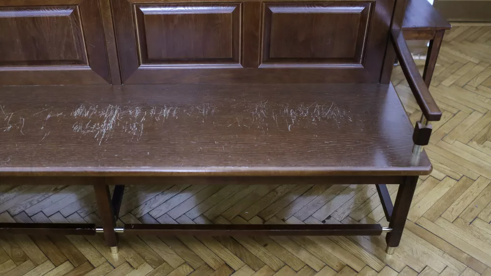 simbolična fotografija - zatožna klop - sodi&scaron;če- 18.6.2014 - sojenje nekdanjemu direktorju republi&scaron;kega stanovanjskega sklada Primožu Pircu in soobdolženemu direktorju družbe Energocommerc Miranu Planincu zaradi zlorabe položaja    //FOTO: Jaka Gasar