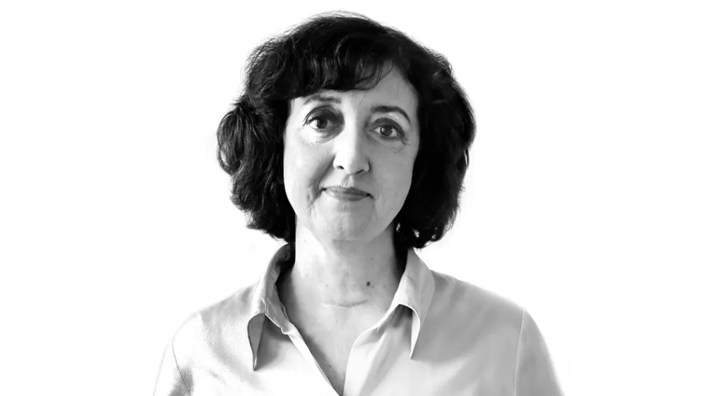 ?Ranka Ivelja, kolumnistka- Dnevnik 2016 - portreti za komentarje in kolumne - kolumnisti - novinarji - novinarka//FOTO: Tomaž Skale------&Egrave;B, belo ozadje, za komentar, PERMANENT!!!