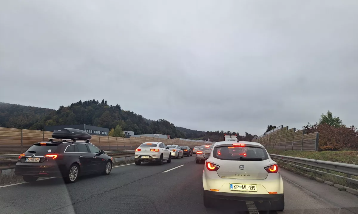 Jutranja prometna konica proti Ljubljani.