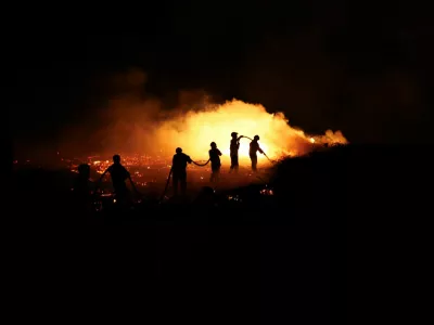 Firefighters try to extinguish a wildfire in Canas de Senhorim, Portugal, September 16, 2024. REUTERS/Pedro Nunes