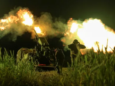 Artillerymen of the 30th Separate Mechanized Brigade of the Ukrainian Armed Forces fire a Ukrainian self-propelled howitzer 2S22 Bohdana toward Russian positions, amid Russia's attack on Ukraine, on a frontline in Donetsk region, Ukraine May 27, 2026. REUTERS/Stringer