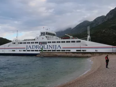 Jadrolinija, trajekt, Drvenik. Foto: Tatjana Pihlar 