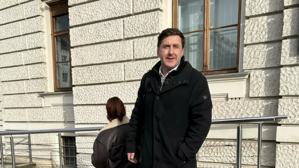 Tatvina poročnega darila: sodi&scaron;če čistilko opralo očitkov