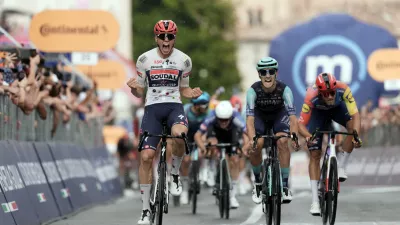 France's Paul Magnier of Soudal Quick-Step wins the 18th stage of the Giro d'Italia cycling race from Fai della Paganella to Pieve di Soligo, Italy, Thursday May 28, 2026. (Massimo PaoloneLaPresse via AP)