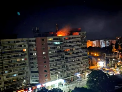 A fire burns on the roof of a 10-story block of flats after a drone crashed into the building, causing an explosion and injuring two people, near the border with Ukraine, in Galati, Romania, in this handout image released on May 29, 2026. Romanian Department for Emergency Situations (DSU)/Handout via REUTERS ATTENTION EDITORS - THIS IMAGE HAS BEEN SUPPLIED BY A THIRD PARTY. NO RESALES. NO ARCHIVES.