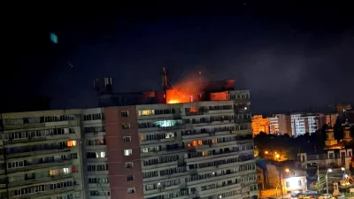 A fire burns on the roof of a 10-story block of flats after a drone crashed into the building, causing an explosion and injuring two people, near the border with Ukraine, in Galati, Romania, in this handout image released on May 29, 2026. Romanian Department for Emergency Situations (DSU)/Handout via REUTERS ATTENTION EDITORS - THIS IMAGE HAS BEEN SUPPLIED BY A THIRD PARTY. NO RESALES. NO ARCHIVES.