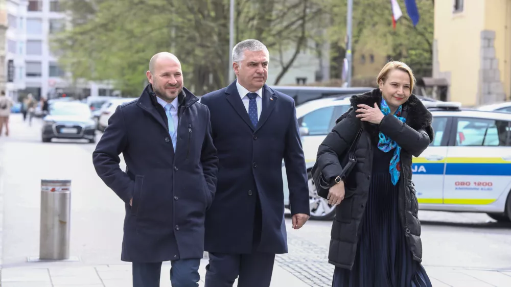 Jernej Vrtovec, Marko Lotrič, Tina Bregantkoalicija NSi, SLS in Fokus Marka Lotriča Jerneja Vrtovca30.3.2026 - Predsednica republike Nata&scaron;a Pirc Musar bo v uradu predsednice (Erjavčeva 17) na neformalne pogovore sprejela predsednico in predsednike strankFoto: Luka Cjuha