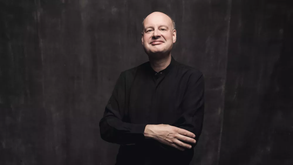 Glavni dirigent Zbora Slovenske filharmonije Stephen Layton (Foto: Matthew Johnson)