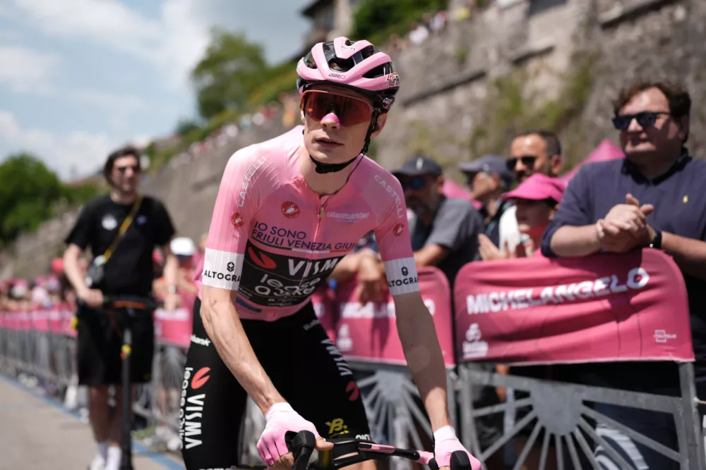Denmark's Jonas Vingegaard arrives to start the 19th stage of the Giro d'Italia cycling race, from Feltre to Alleghe, Italy, Friday, May 29, 2026. (Massimo Paolone/LaPresse via AP)