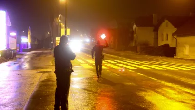 - policist - javna uprava - kazenska politika- 19.01.2015 - Ttržaška cesta pri Dolgem mostu - Policija - nadzor prometa - policijska prometna patrulja - poostrena kontrola cestnega prometa v nočnih urah - //FOTO: Bojan Velikonja