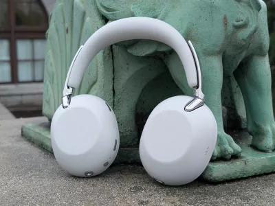 Slu&scaron;alke Sony wh-1000x the collexion želijo biti tudi nakit in statusni simbol.