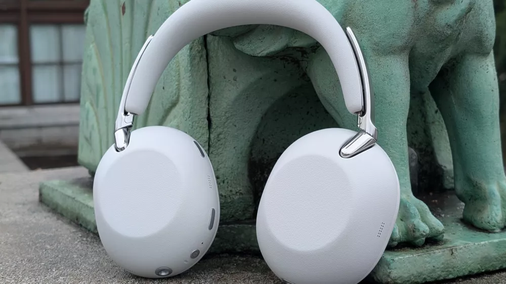 Slu&scaron;alke Sony wh-1000x the collexion želijo biti tudi nakit in statusni simbol.