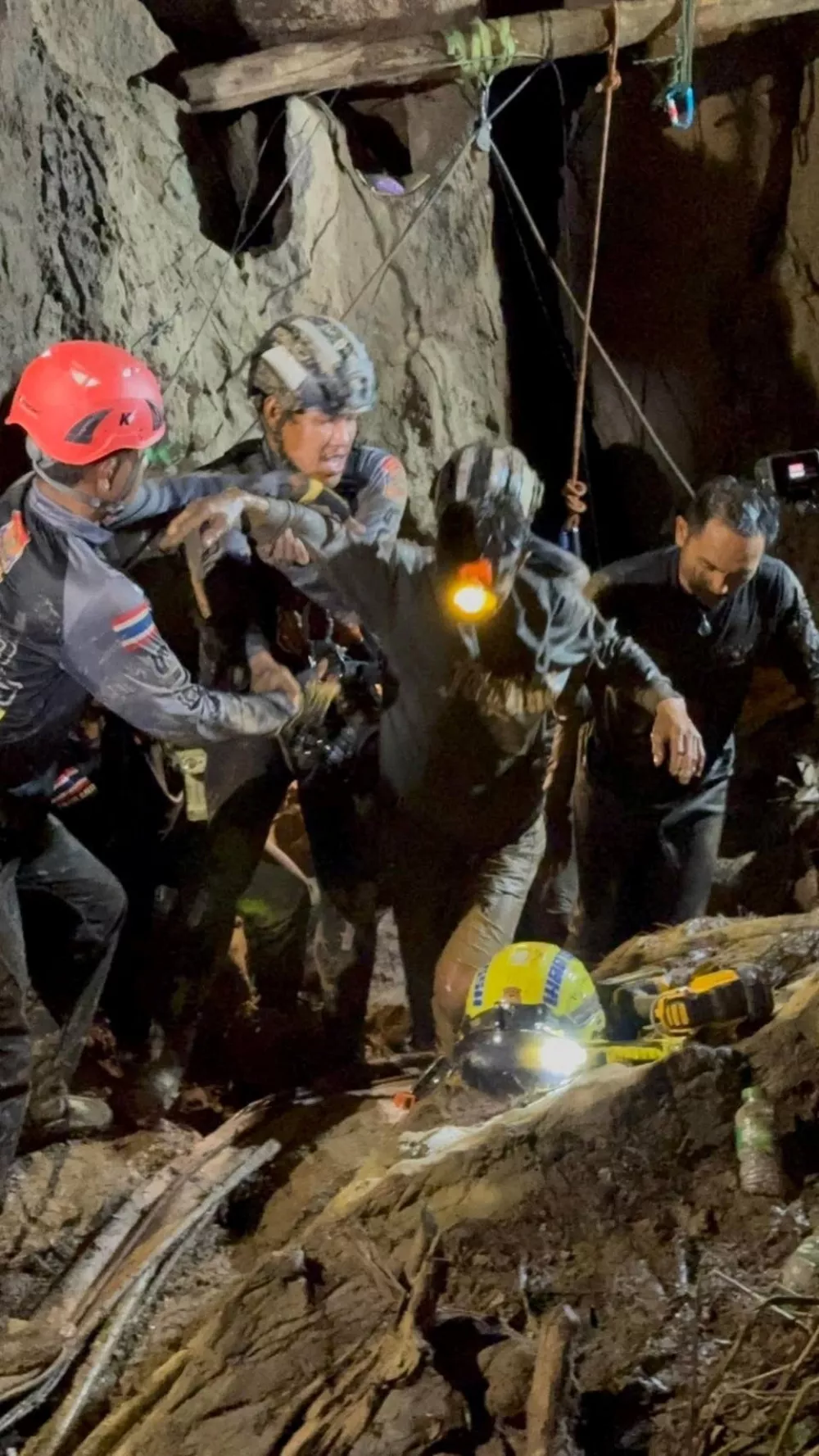 Rescuers bring a person out as the rescue team works to save trapped people in a cave in Xaisomboun Province, Laos, May 29, 2026. METTA THAM KALASIN RESCUE /Handout via REUTERS  THIS IMAGE HAS BEEN SUPPLIED BY A THIRD PARTY. MANDATORY CREDIT. NO RESALES. NO ARCHIVES. BEST QUALITY AVAILABLE. VERIFICATION LINES Location confirmed from the shape of the rocks and rescue gear which matched previous visuals cleared by Reuters showing same scene Facial features of men in the photos matched corroborating footage of members of the rescue team Date not confirmed but rescue operations continued on May 29 No older versions before May 29