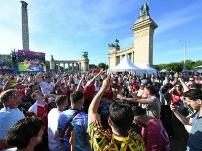 Soccer Football - UEFA Champions League - Final - Paris St Germain & Arsenal Fans Arrive in Budapest - Budapest, Hungary - May 29, 2026 General view of Arsenal fans in the fan zone ahead of the UEFA Champions League final REUTERS/Angelika Warmuth