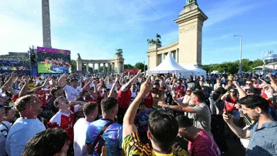 Soccer Football - UEFA Champions League - Final - Paris St Germain & Arsenal Fans Arrive in Budapest - Budapest, Hungary - May 29, 2026 General view of Arsenal fans in the fan zone ahead of the UEFA Champions League final REUTERS/Angelika Warmuth