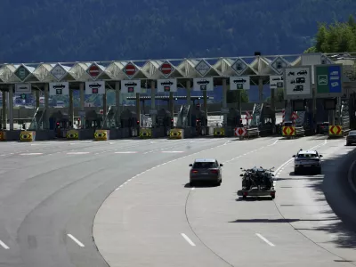 Last cars pass Schoenberg Toll Plaza before the Brenner motorway is closed, on the day protestors demonstrate against the growing traffic load, in Schoenberg, Austria, May 30, 2026. REUTERS/Christian Mang