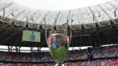 Soccer Football - UEFA Champions League - Final - Paris St Germain v Arsenal - Puskas Arena, Budapest, Hungary - May 30, 2026 General view of the trophy inside the stadium before the match REUTERS/Bernadett Szabo