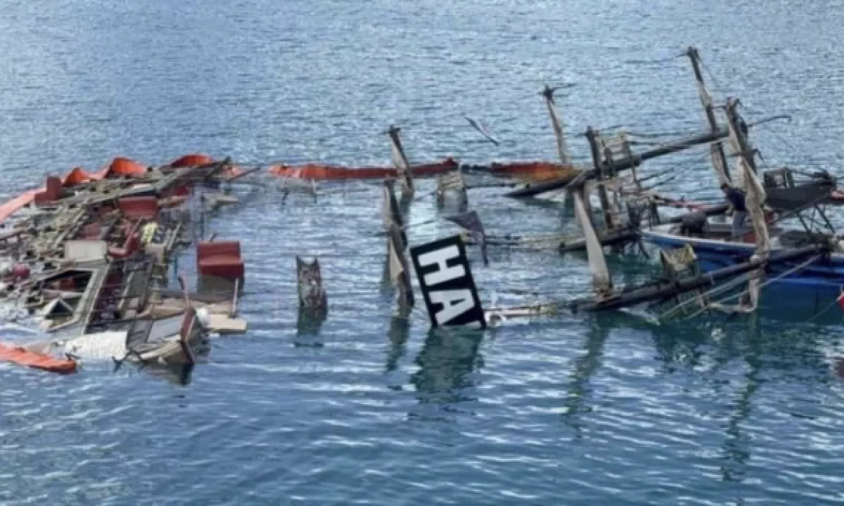 V priljubljenem turškem letovišču Marmaris je včeraj potonila turistična ladja Big Boss Diamond, ki se oglašuje kot največja piratska zabavna ladja v Turčiji. >>>