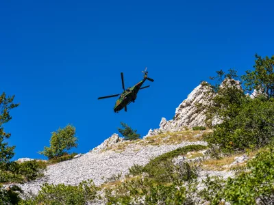 Voja&scaron;ki helikopterji so za re&scaron;evanje ljudi nepogre&scaron;ljivi tudi na Hrva&scaron;kem. Slika je simbolična.