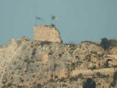 An Israeli flag and a flag of the Golani Brigade are raised on Beaufort Castle, as seen from Marjayoun, southern Lebanon, May 31, 2026. REUTERS/Stringer REFILE - ADDING INFORMATION "A FLAG OF THE GOLANI BRIGADE".   TPX IMAGES OF THE DAY