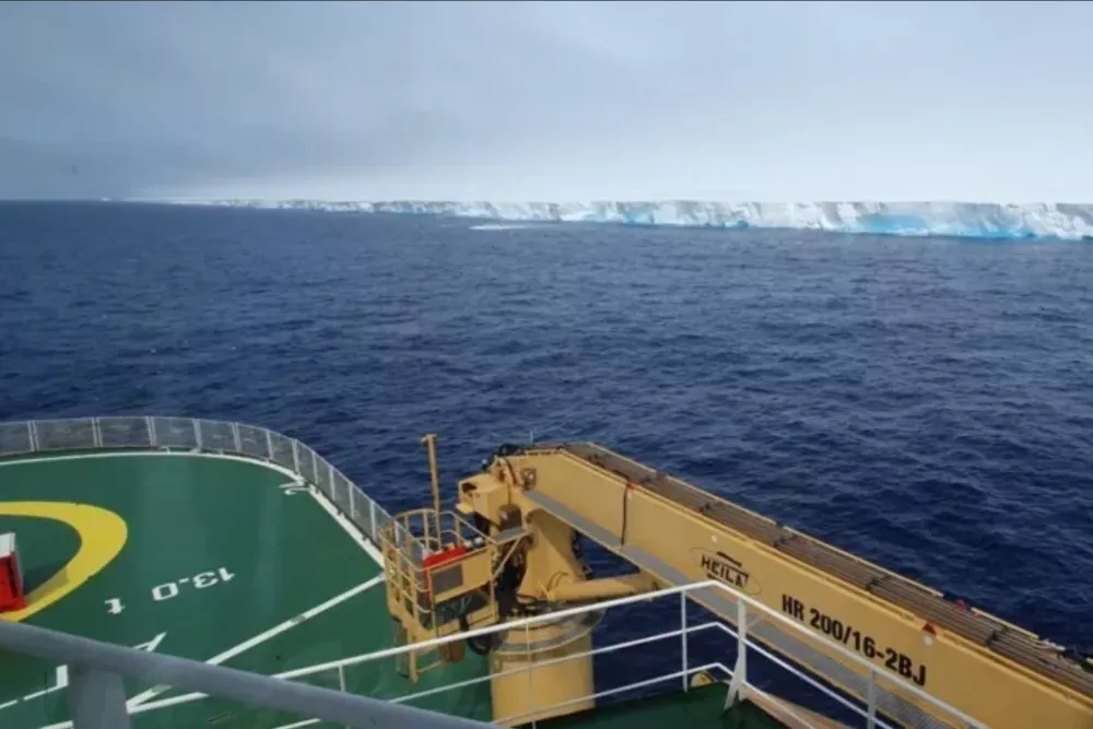 A23a v daljavi / Foto: British Antarctic Survey