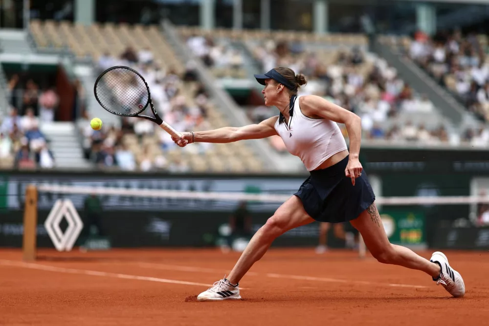 Tennis - French Open - Roland Garros, Paris, France - May 31, 2026 Ukraine's Elina Svitolina in action during her fourth round match against Switzerland's Belinda Bencic REUTERS/Stephane Mahe