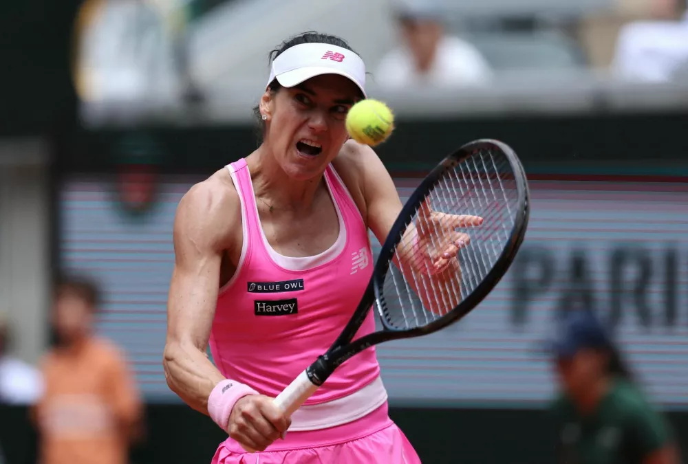 Tennis - French Open - Roland Garros, Paris, France - May 31, 2026 Romania's Sorana Cirstea reacts during her fourth round match against China's Wang Xiyu REUTERS/Stephanie Lecocq