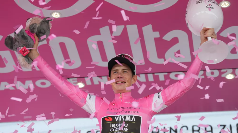 Denmark's Jonas Vingegaard Hansen of Team Visma | Lease A Bike wins the 20th stage of the Giro d'Italia cycling race from Gemona del Friuli to Piancavallo, Italy, Saturday May 30, 2026. (Simone Spada/LaPresse via AP)