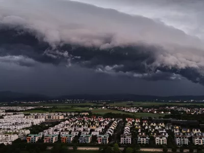 A thunder storm approaches the outskirts of Frankfurt, Germany, Sunday, May 31, 2026. (AP Photo/Michael Probst)