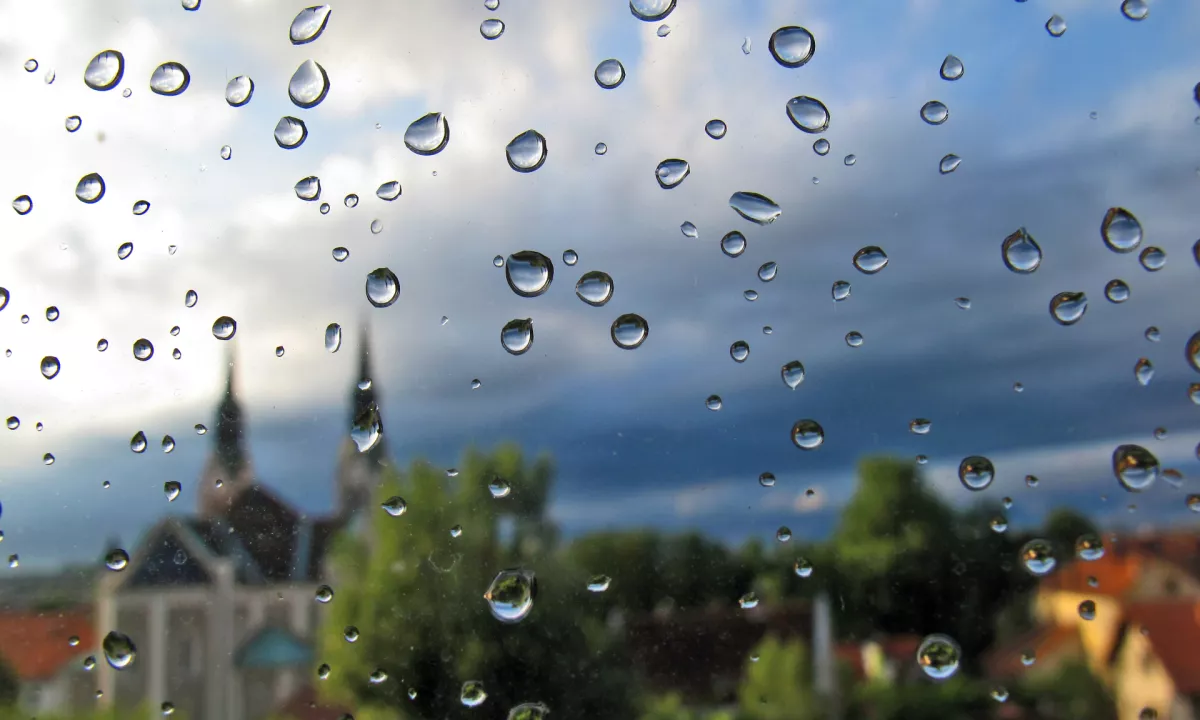 Današnji začetek meteorološkega poletja bo deževen, razgibano vremensko dogajanje pa se obeta tudi prihodnje dni.
