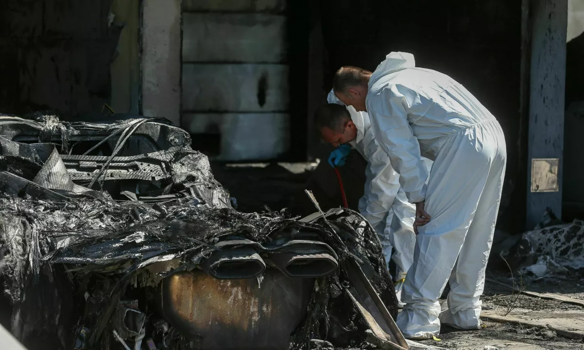 »Požgal sem ti stavbo, a še nisem končal. Sledijo preostala gradbišča in lokali. Prej ko plačaš, manj bo škode.«