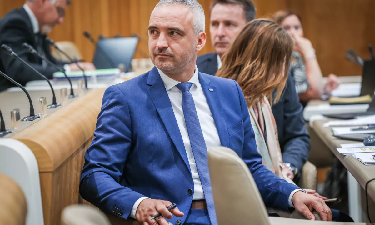 »Resor, ki mi bo, če me boste potrdili, zaupan, zame predstavlja srčiko slovenstva,« je na zaslišanju pred matičnim delovnim telesom v državnem zboru poudaril Janez Cigler Kralj.