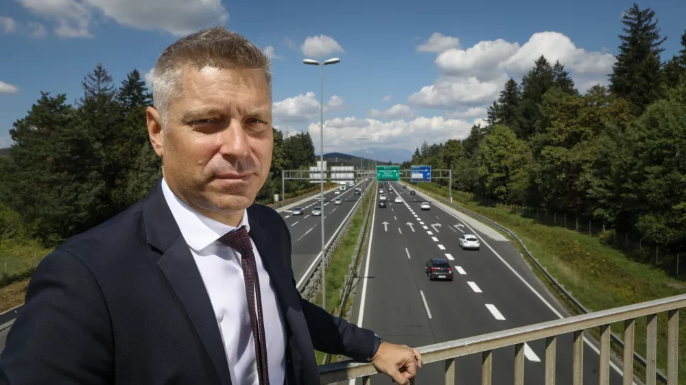 - 30.08.2022 &ndash; mag. Valentin Hajdinjak, predsednik uprave DARS, Družba za avtoceste v Republiki Sloveniji  //FOTO: Luka CjuhaOPOMBA: INTERVJU ZA OBJEKTIV 2022