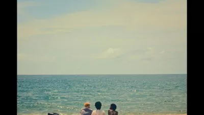 S filmom Moja semba (Meu Semba; Angola, 2026) in v družbi režiserja Huga Salvaterre ﻿﻿﻿﻿﻿﻿﻿﻿se v sredo 10. junija ob 21. uri v Letnem kinu Manzioli otvarja 22. festival Kino Otok &ndash; Isola Cinema. F arhiv festivala