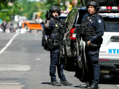 Members of the New York Police Department counterterrorism unit stand guard as 55th street before the "Israel Day on Fifth" parade, in New York City, U.S., in New York City, U.S., May 31, 2026. REUTERS/Eduardo Munoz REFILE - REMOVING "AMID THE ONGOING CONFLICT BETWEEN ISRAEL AND HAMAS".