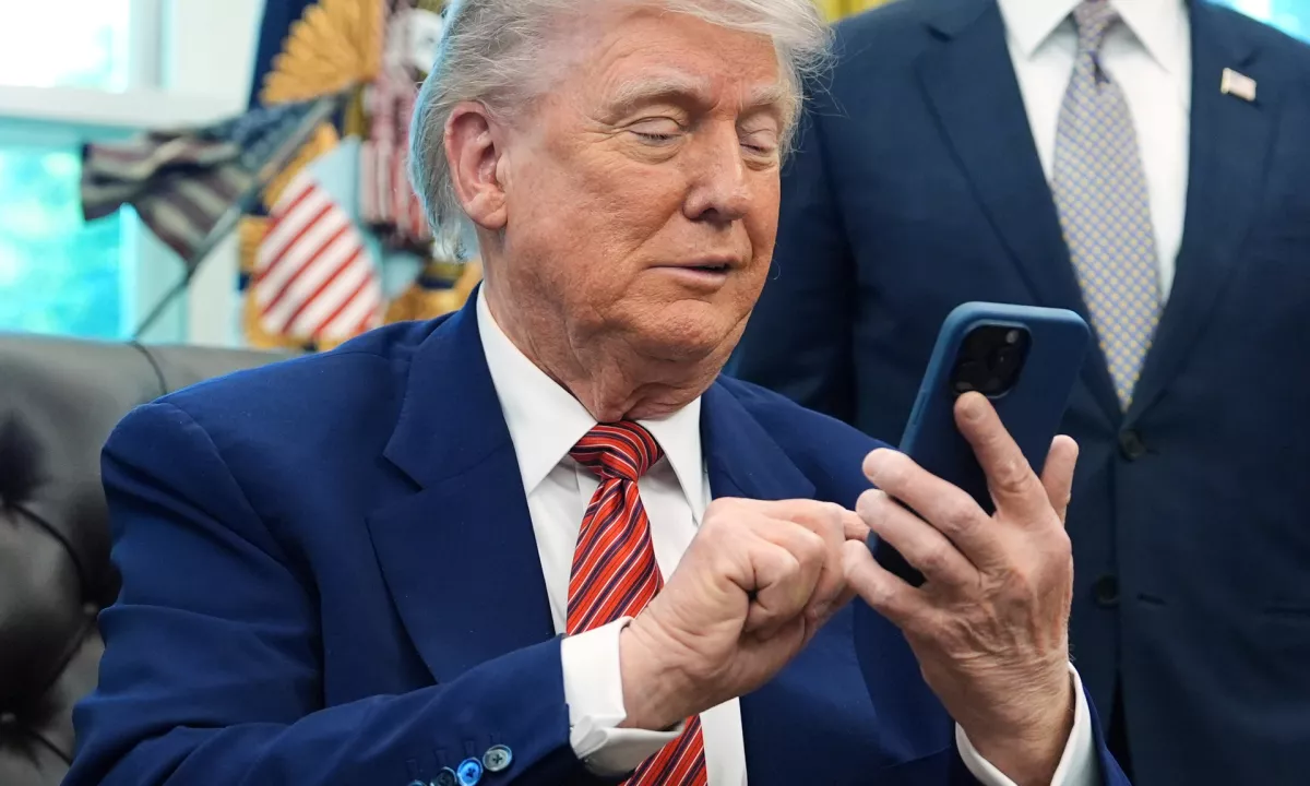 Viri navajajo, da je Trump med pogovorom zatrdil, da je prav on zaslužen za to, da Netanjahu ni končal v zaporu.