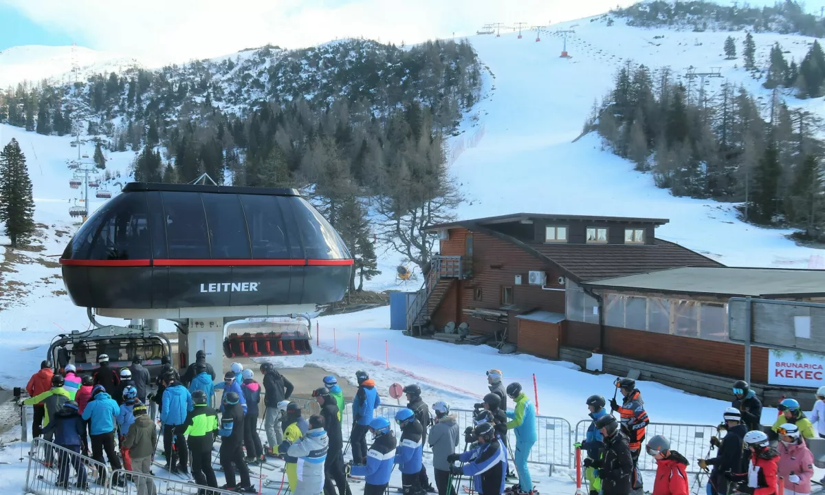 Delež povratnih tujih turistov največji v zimski sezoni
