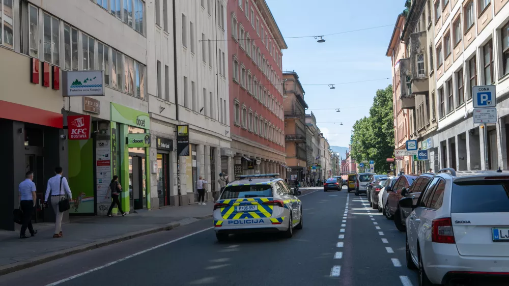 2.6.2026 - Miklo&scaron;ičeva cesta je ena izmed najbolj prometnih cest v Ljubljani, saj kot najkraj&scaron;a linija povezuje Pre&scaron;ernov trg in Trg Osvobodilne fronteFoto: Luka Cjuha