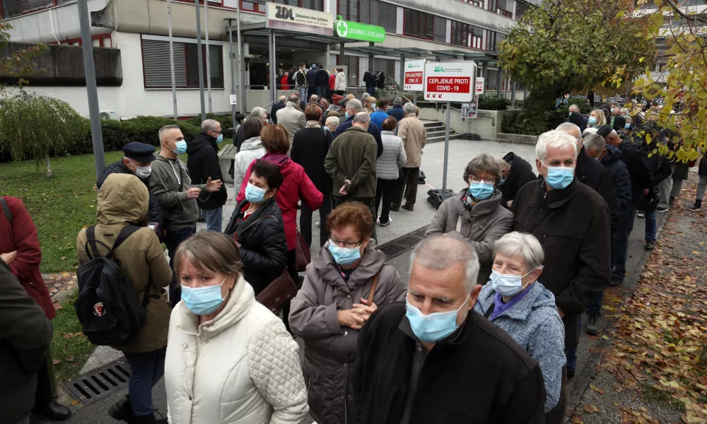 - Zdravstveni dom ZD Metelkova testiranje in cepljenje proti covidu -19 - 03.11.2021 Epidemija Koronavirus COVID-19 v Sloveniji - ob 7.722 PCR-testih potrdili 3.456 primerov okužbe z novim koronavirusom, kar je največ od začetka epidemije - delež pozitivnih testov 44,8 odstotka - umrlo je 18 ljudi - //FOTO: Toma Skale  / Foto: Toma Skale