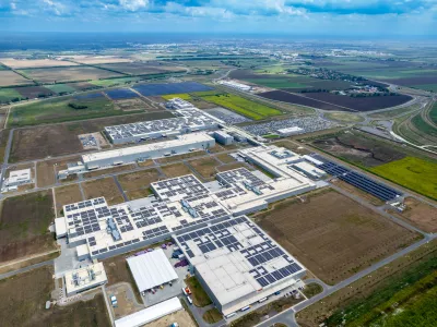 Temeljni kamen BMW-jeve tovarne v Debrecenu so položili leta 2022. Odprli so jo septembra lani, proizvodnja iX3 pa je stekla dva meseca kasneje.