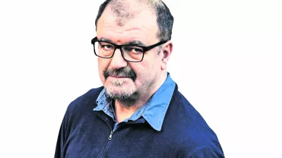 Ahmed Burić, kolumnist Dnevnika------COLORPSAV PERMANENT PROSIM !!!
