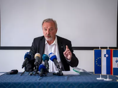 Moravce, obcina.Novinarska konferenca, na kateri je zupan Obcine Moravce Milan Balazic predstavil svoja stalisca in podal dodatna pojasnila glede aktualnih dogodkov in postopkov, ki so se v zadnjih dneh zgodili v zvezi z njegovim priprtjem.