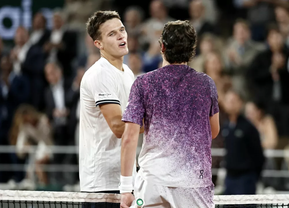 Tennis - French Open - Roland Garros, Paris, France - June 2, 2026 Czech Republic's Jakub Mensik shakes hands with Brazil's Joao Fonseca after winning their quarter final match REUTERS/Benoit Tessier