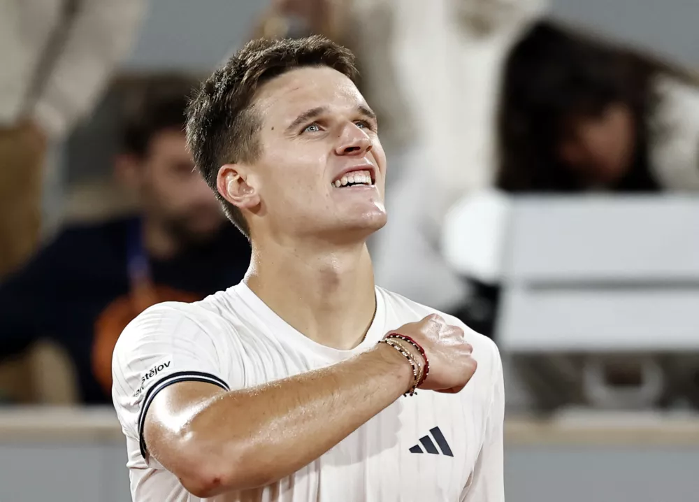 Tennis - French Open - Roland Garros, Paris, France - June 2, 2026 Czech Republic's Jakub Mensik celebrates winning his quarter final match against Brazil's Joao Fonseca REUTERS/Benoit Tessier