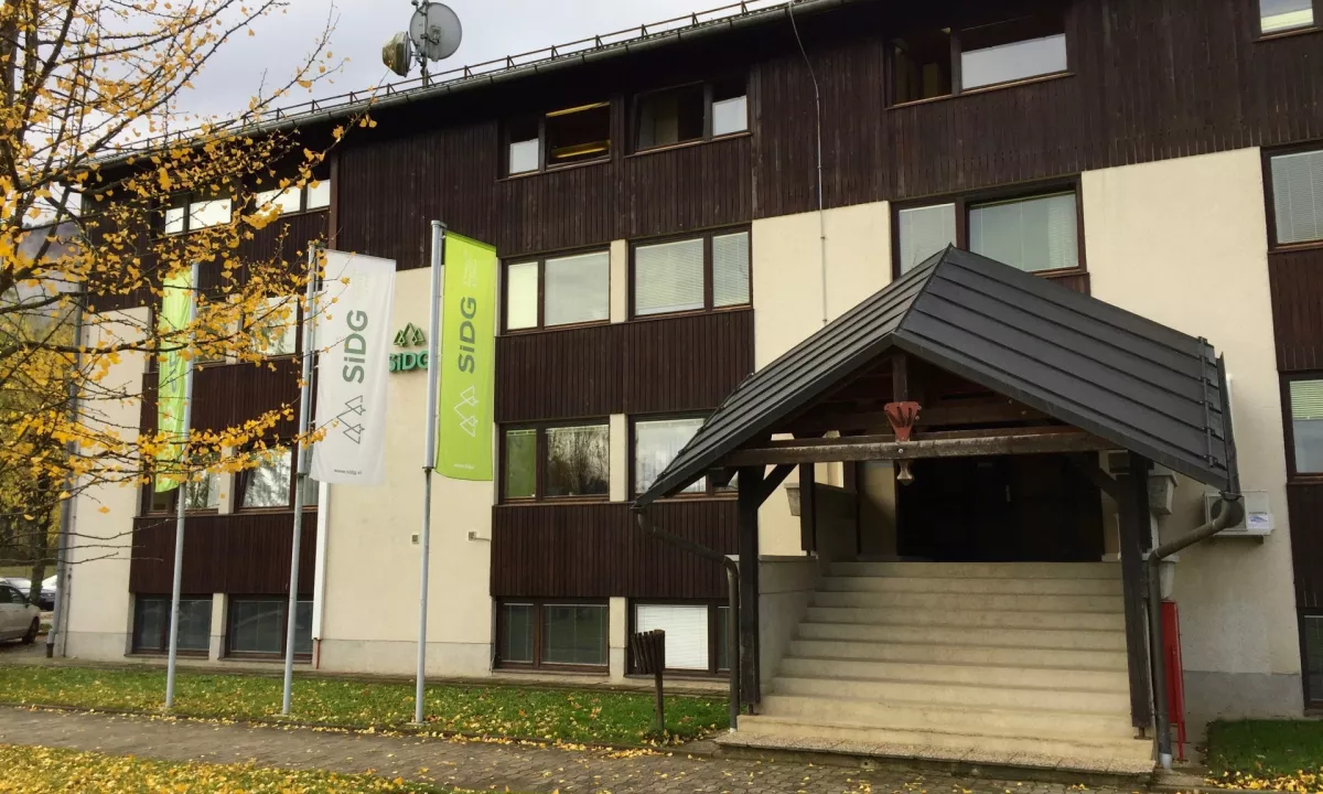 Družba Slovenski državni gozdovi (SiDG), ki bo 1. julija praznovala desetletnico delovanja, je imela sprva poslovne prostore v dotrajani zgradbi Marof v Kočevju.