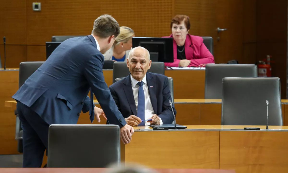 Z oblikovanjem četrte Janševe vlade prihajajo tudi prve kadrovske menjave na ključnih položajih v državnem varnostnem aparatu.