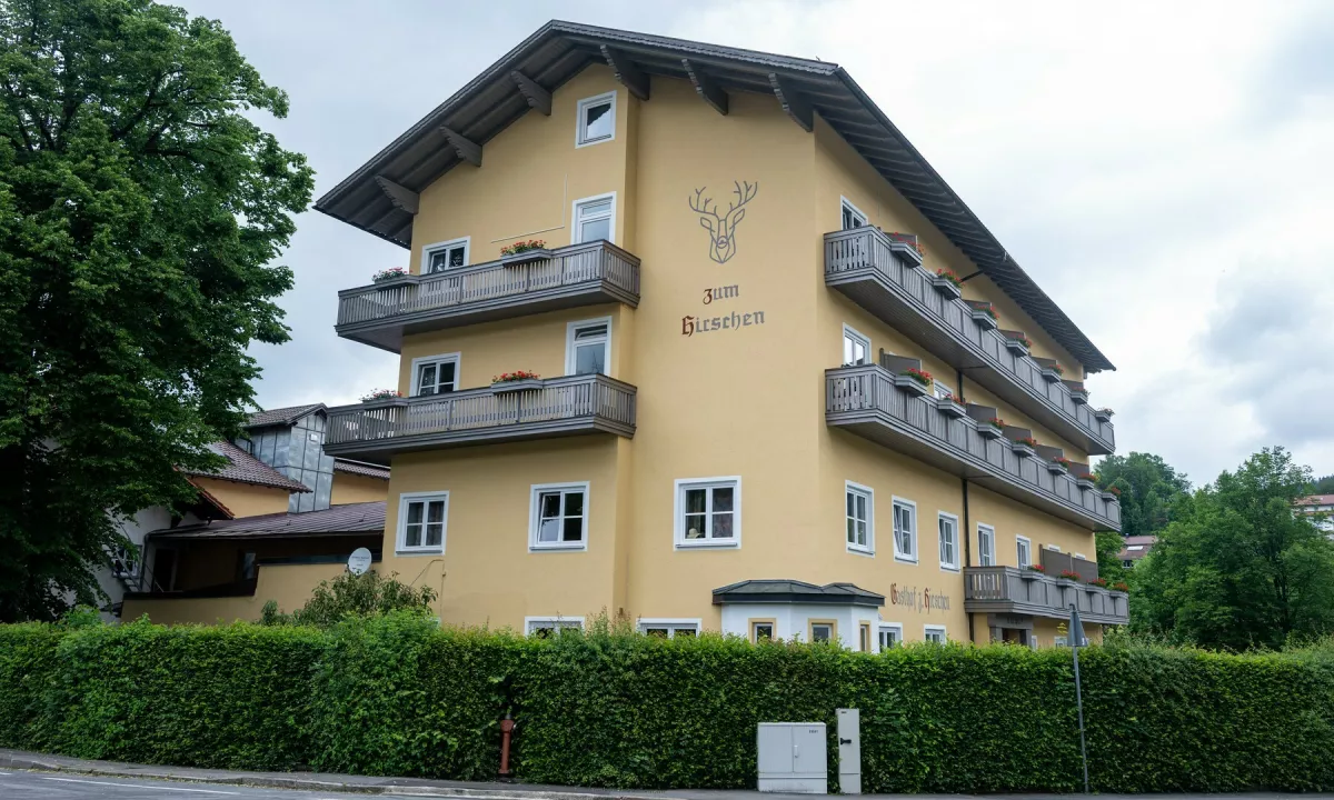 Hotel na Bavarskem se je znašel pod plazom očitkov zaradi sporočila, s katerim je zavrnil rezervacijo izraelskega gosta. Zapis je marsikoga spomnil na temno obdobje nacizma.