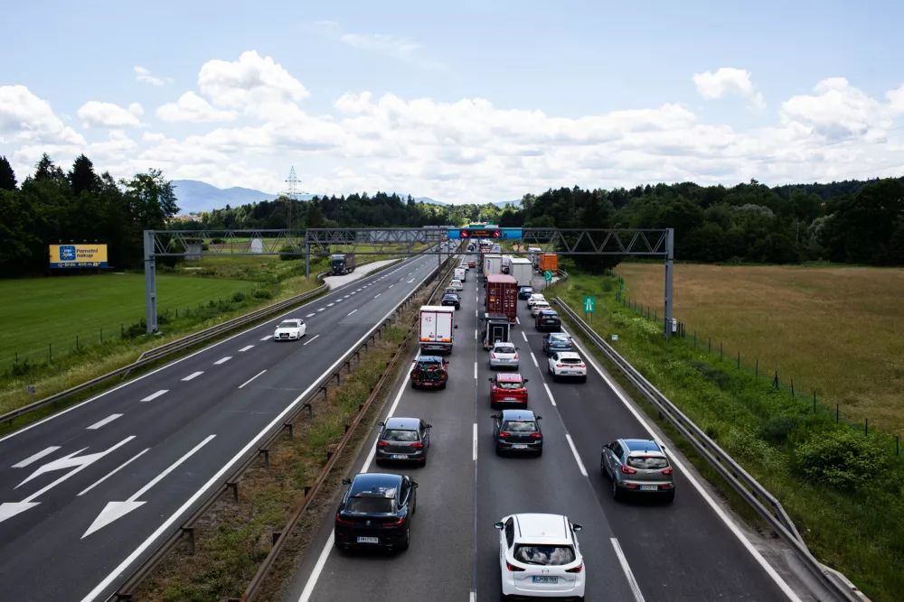 - 04.06.2026. Poletni zastoj na zahodni ljubljanski obvoznici, avtocesta v smeri Primorske. Kolona na Avtocesti.//FOTO: Bojan Velikonja