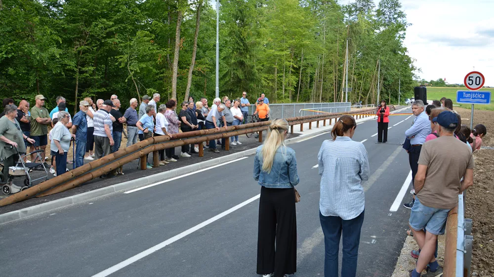 V Komendi so v odprli most, ki ga poplave